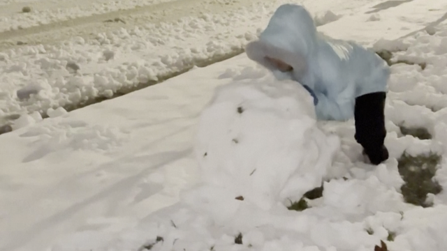 VIDEO Amerika je prekrivena snijegom, a djeca uživaju u igri i izradi snjegovića