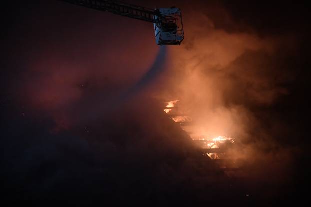 Zagreb: Pozar u Vjesnikovom neboderu