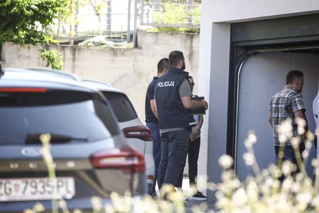 Zagreb: Policijski očevid još uvijek traje gdje su sinoć u ulici Črna voda ubijeni muškarac i žena