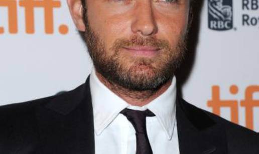 Što mu se dogodilo? Jude Law iznenada ima punu glavu kose
