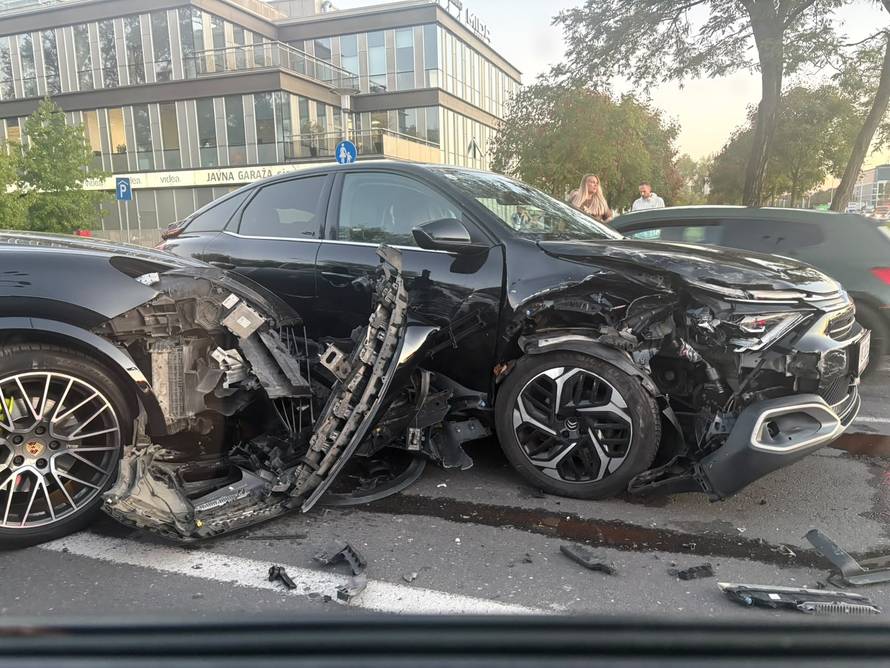 KRŠ I LOM Težak sudar kod Bundeka. Auti su razbijeni!