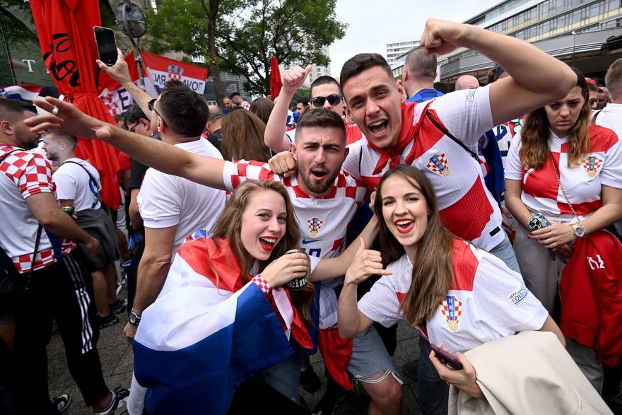 RAZBIJTE KASICE Poznato koliko &cacute;e ko&scaron;tati hrana i pi&cacute;e na SP-u. Razlika u dr&zcaron;avama je ogromna!