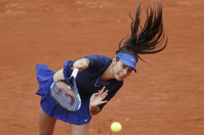 Tennis - French Open - Roland Garros -  Oceane Dodin of France vs Ana Ivanovic of Serbia