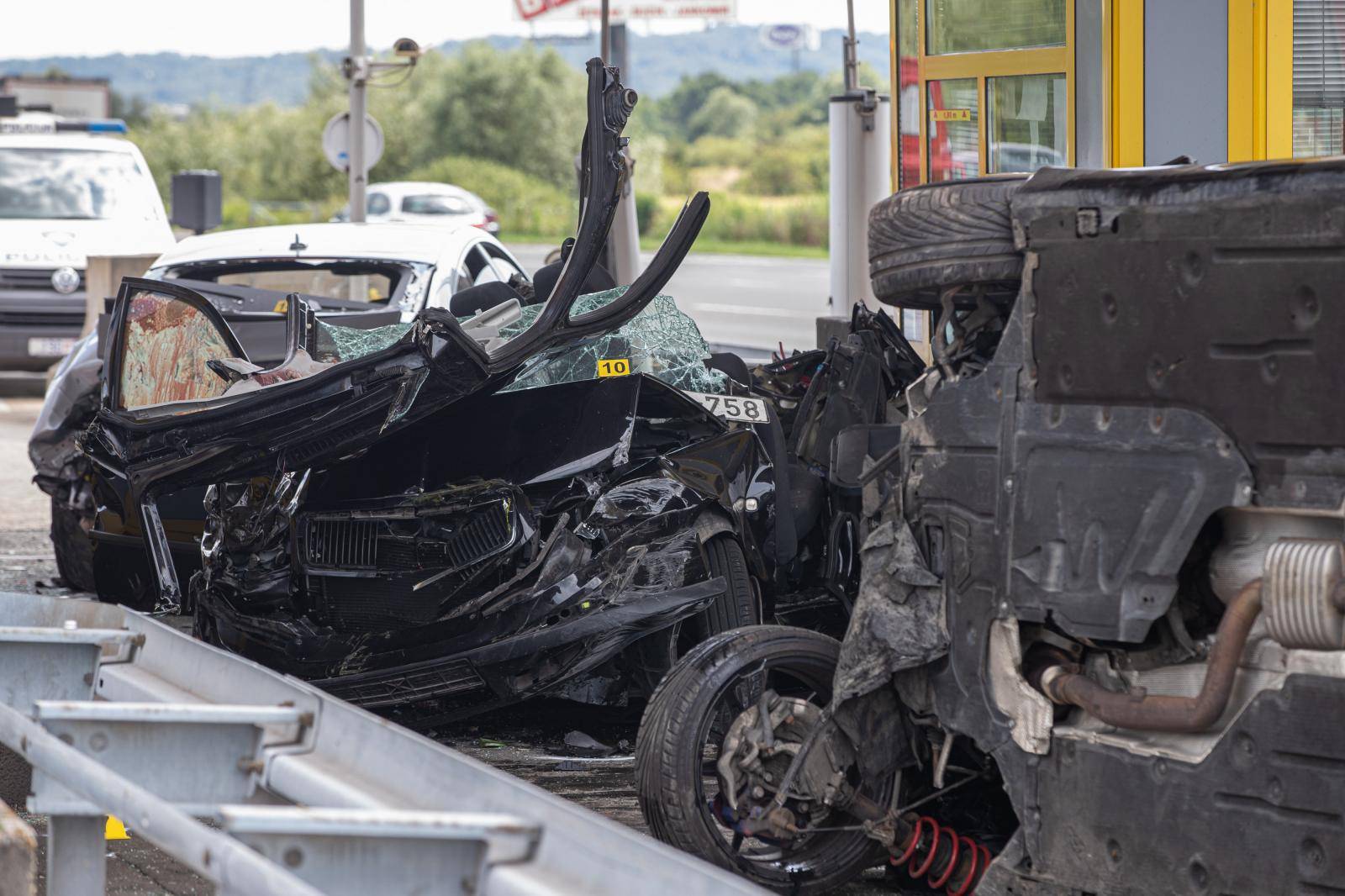 Policija je uhitila vozača (35) koji se BMW-om zabio u Škodu