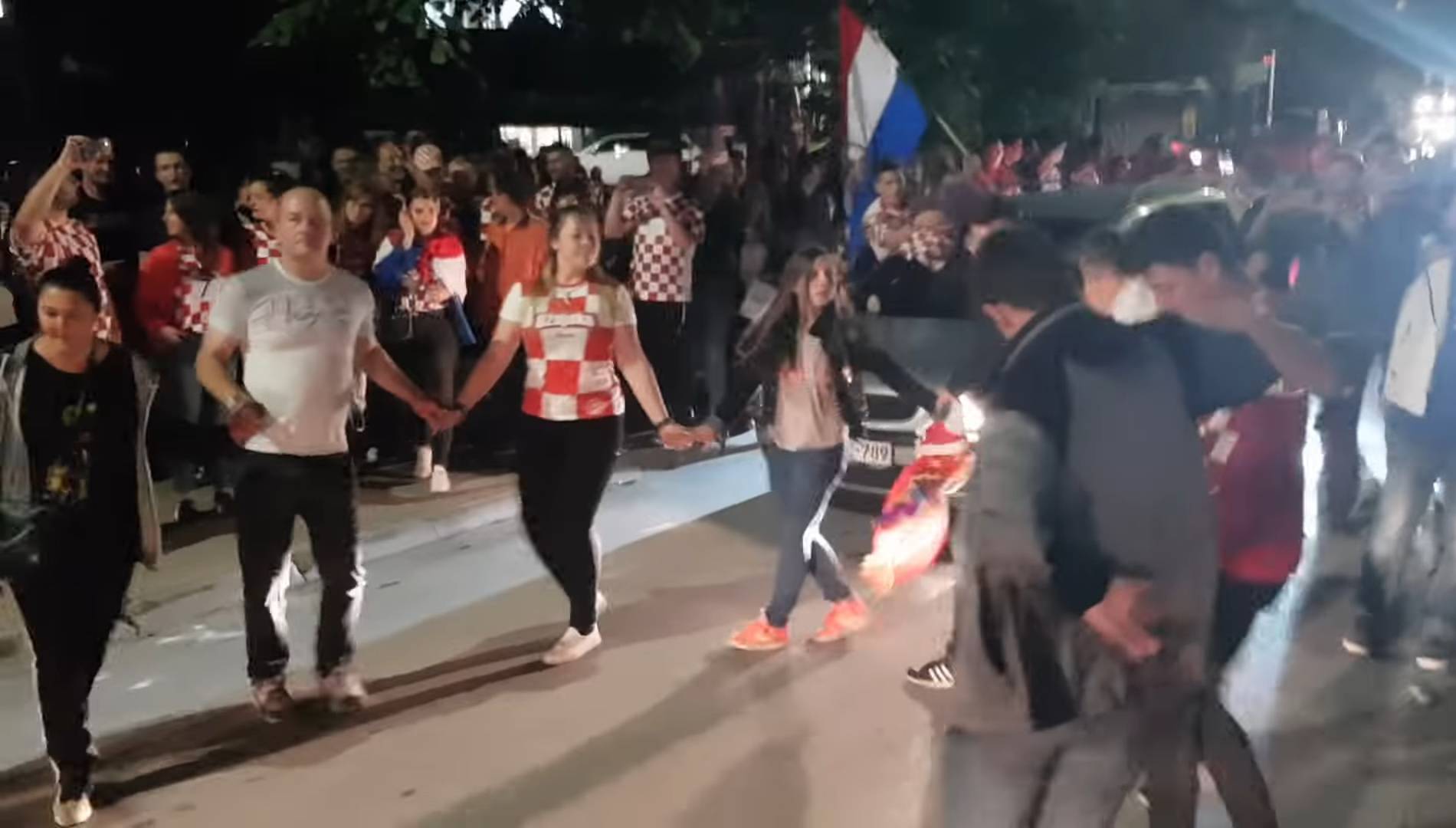 Slavlje u Bosni: Hrvati zaigrali kolo u centru Novog Travnika...