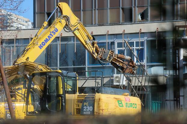 Zagreb: Bageri ruše popratni dio Vjesnikovog nebodera