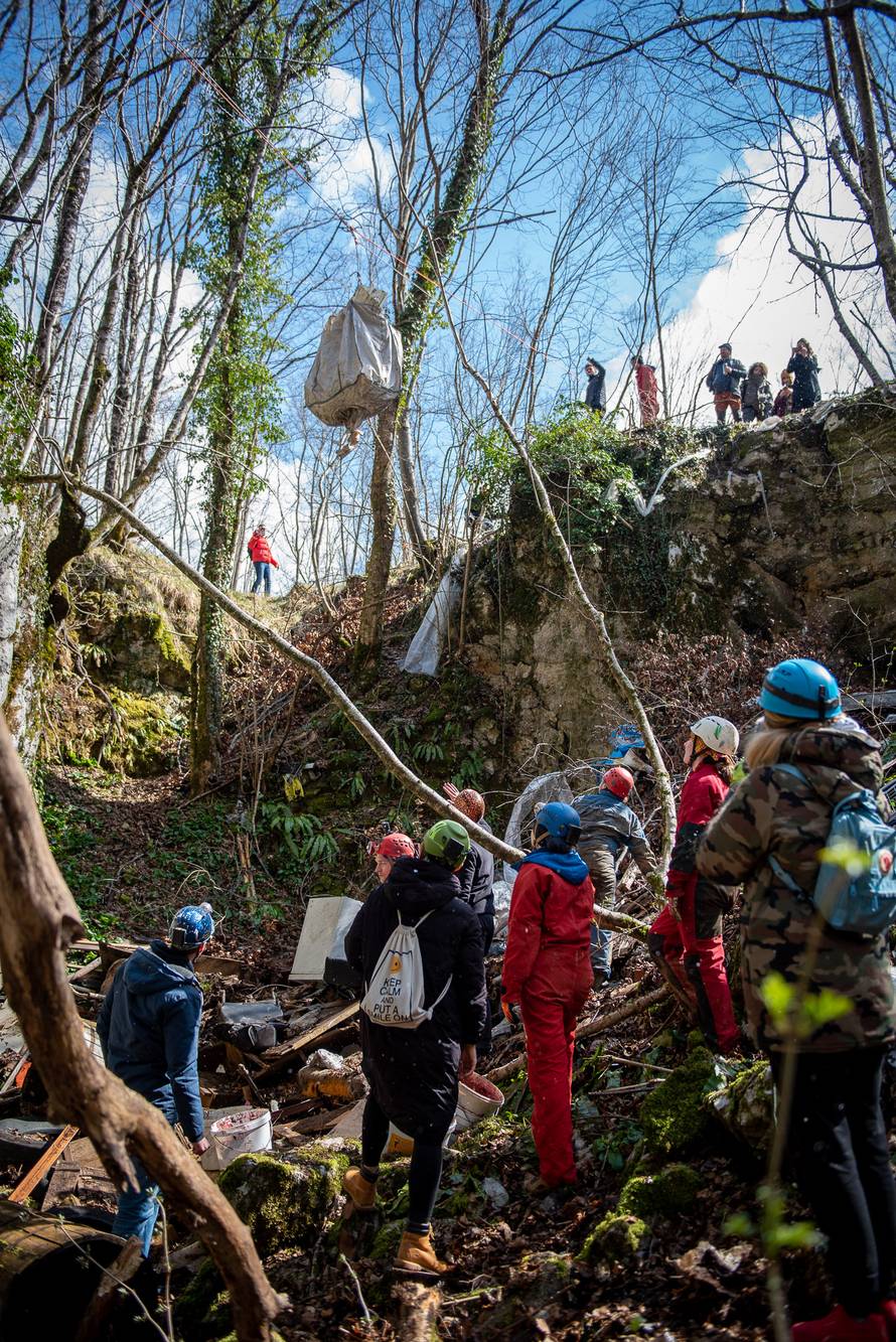Sami sebi kopamo jamu: Ove su fotografije samo mali odraz onoga što se zaista događa
