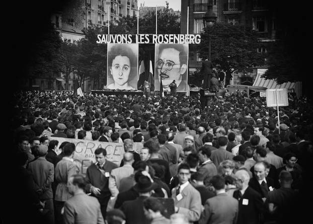 Julius u. Ethel Rosenberg, Protestaktion Paris 1952