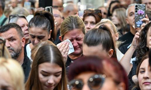 Jedan grad, jedan glas, jedna emocija: Sarajevo pjeva Halidu