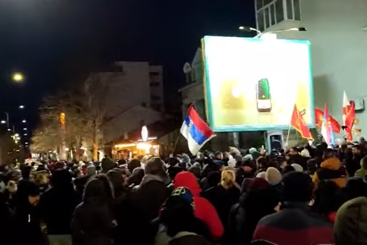 Prosvjed protiv formiranja manjinske vlade u Crnoj Gori: Pridružili se i aktualni ministri