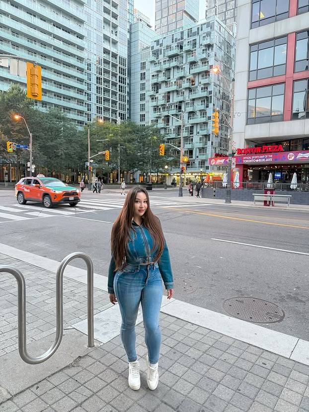 FOTO Ukrajinsku ljepoticu grudi su proslavile, a sada ih želi smanjiti: 'Svi bulje u mene'