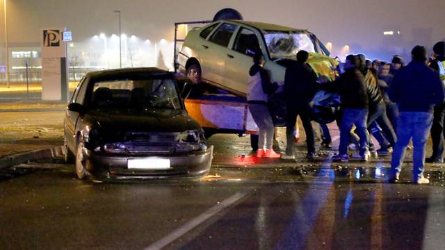 Sudarila se dva automobila: Petero ljudi završilo u bolnici