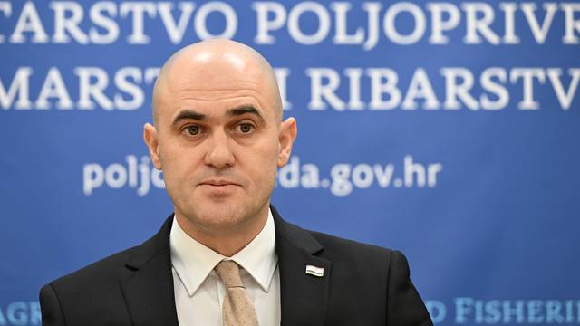 Zagreb: U Ministarstvu poljoprivrede ministar Josip Dabro održao je konferenciju za medije