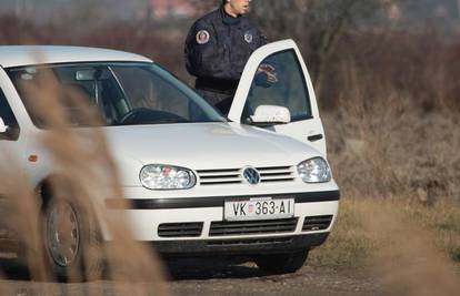 Turčin vozio ženu ilegalno preko granice u prtljažniku