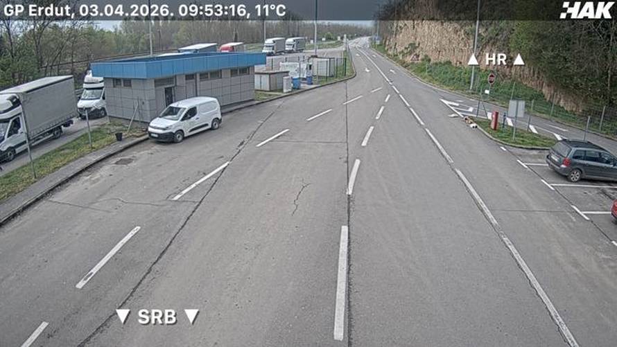 FOTO Na granicama višesatne kolone uoči uskrsnog vikenda