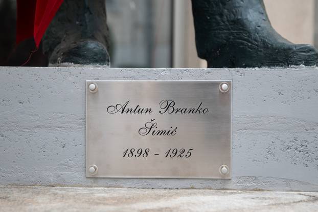 Zagreb: Otkriven spomenik Antuna Branka &Scaron;imi&cacute;a