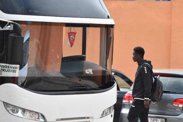Šibenik: Parkiran autobus ispred stadiona na Šubi?evcu ?eka igra?e 