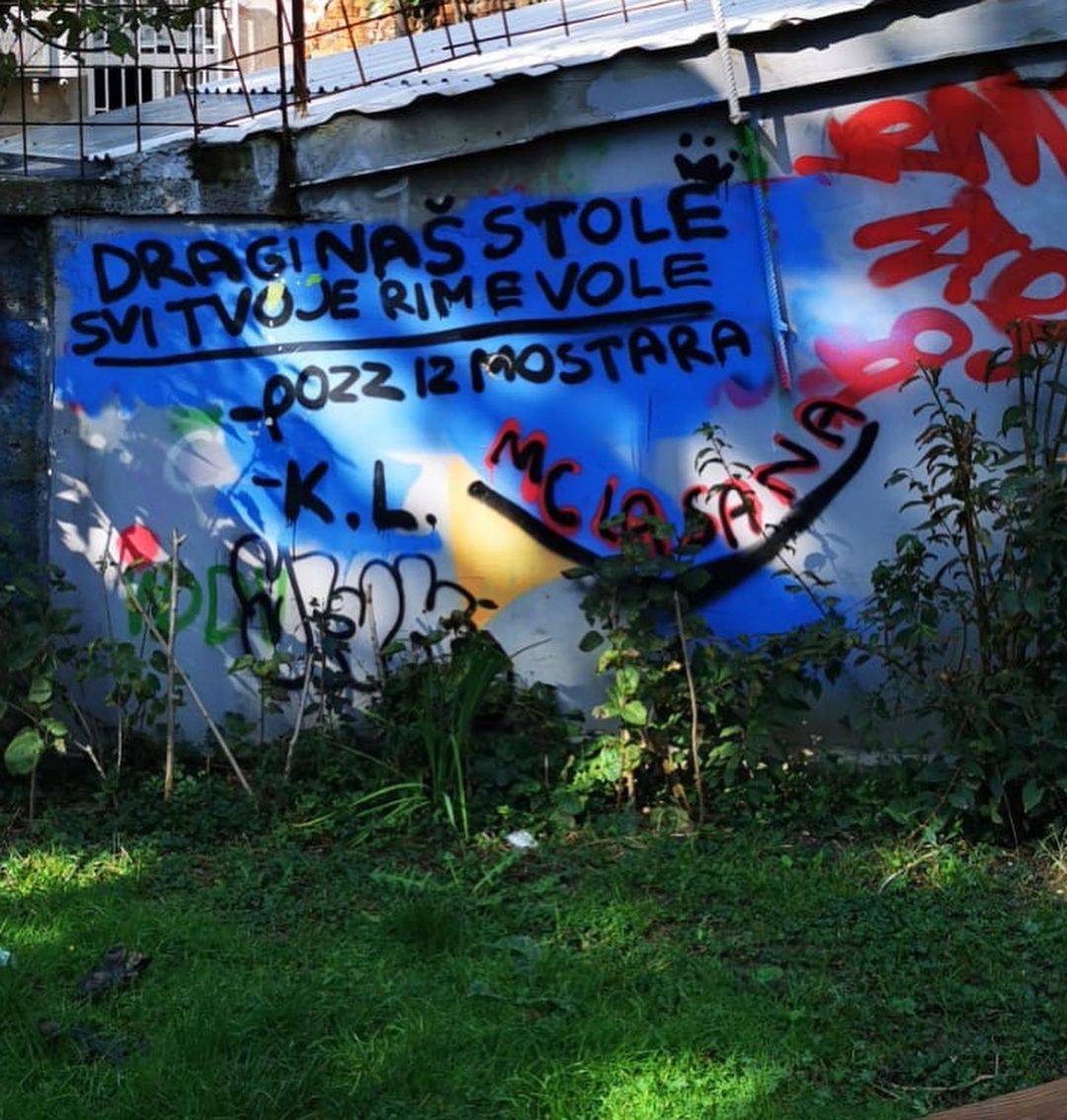 Stokini fanovi došli iz Mostara pa mu 'ostavili' grafit u parkiću