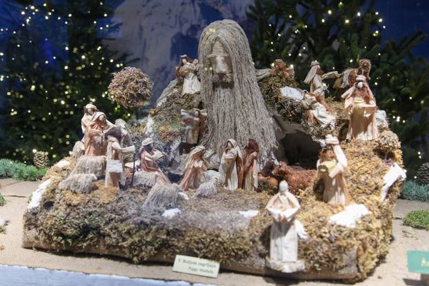 24sata Zagreb: Otvorenje izložbe jaslica Peggy Malbase