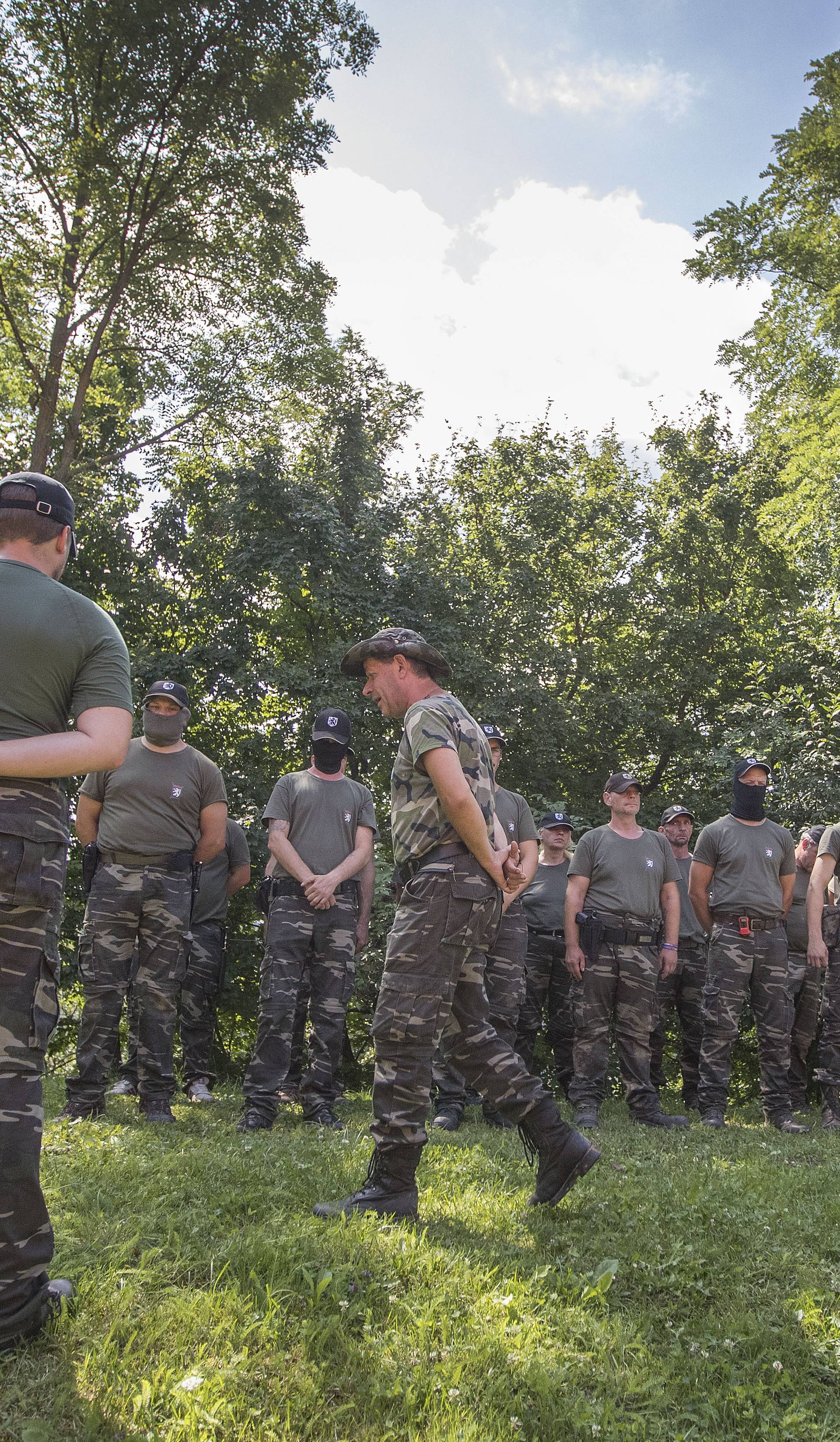 Prate imigrante i prijavljuju ih policiji: 'Ne damo im Sloveniju'