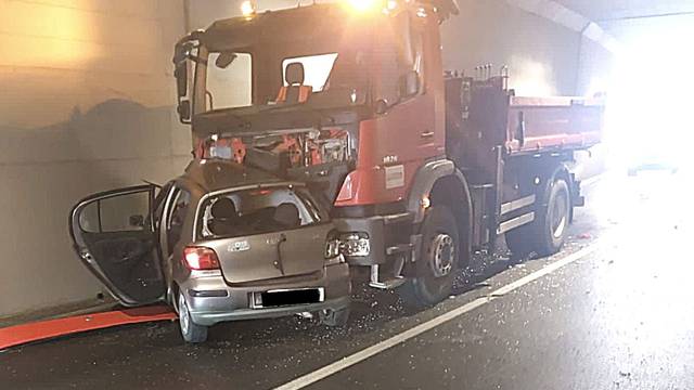 Tragedija u Zemuniku: Vozačica Toyote doživjela je srčani udar, tri žene su na mjestu poginule