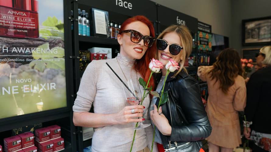 Poznate dame na predstavljanju Apivita Rose Pepper linije