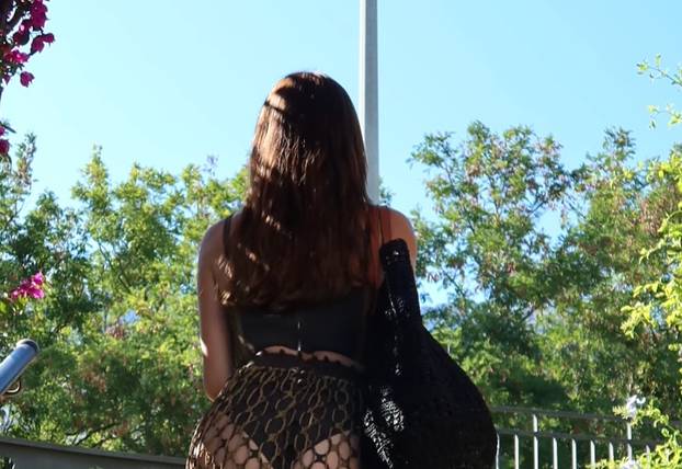 FOTO Seve se pohvalila outfitom za plažu, a 'provirila' joj guza