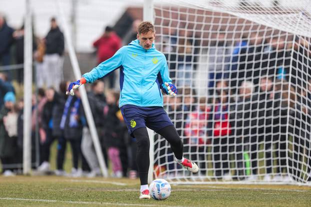 Bjelovar i Dinamo sastali se u osmini finala Hrvatskog nogometnog kupa, zagrijavanje