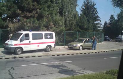 Hitnom pomoći pokvareni auto vukao kroz Varaždin