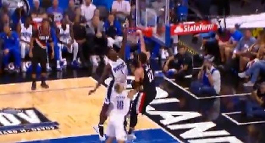 Sjajni Nurkić zakucao preko dvojice: Brate pa šta je ovo?