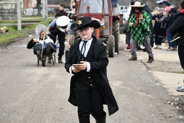 Donja Bebrina: Urnebesni pokladni utorak u Donjoj Bebrini