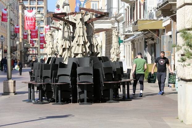 Rijeka: Terase zatvorenih ugostiteljskih objekata u centru grada