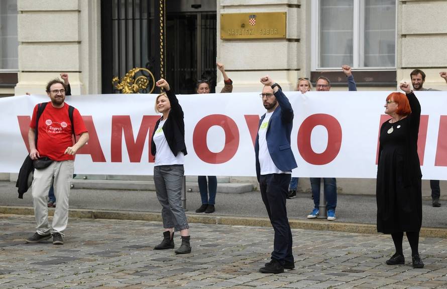 Prosvjed zbog raspuštanja Sabora prije donošenja Zakona o obnovi Zagreba