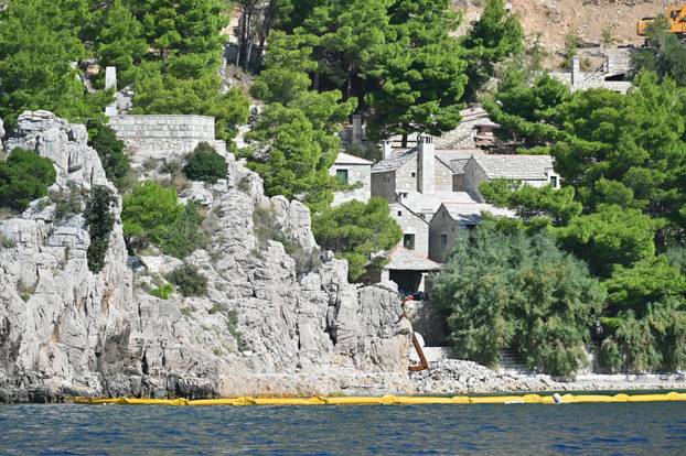Nastavlja se rušenje bespravno izgrađenih objekata u uvali Vruja