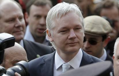 Assange će se u nedjelju javiti uživo ispred veleposlanstva