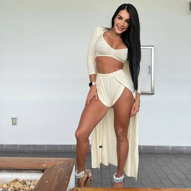 FOTO Želi imati najtanji struk na svijetu: Nosim korzet do 23 sata dnevno i želim srušiti rekord