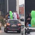 VIDEO 'Vidite kak' je kod nas u Remetama zabavno!': Maškare se vozile i plesale na kamionu