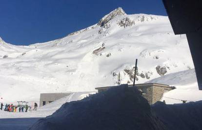Snimka sa skijališta: Počela se kotrljati smrtonosna lavina...