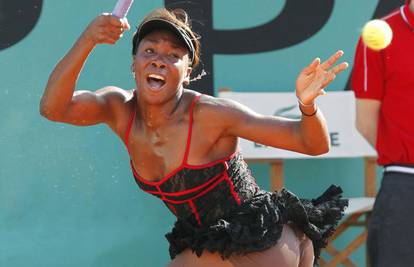 Venus Williams pokazala nadmoć, ali i oblu guzu...
