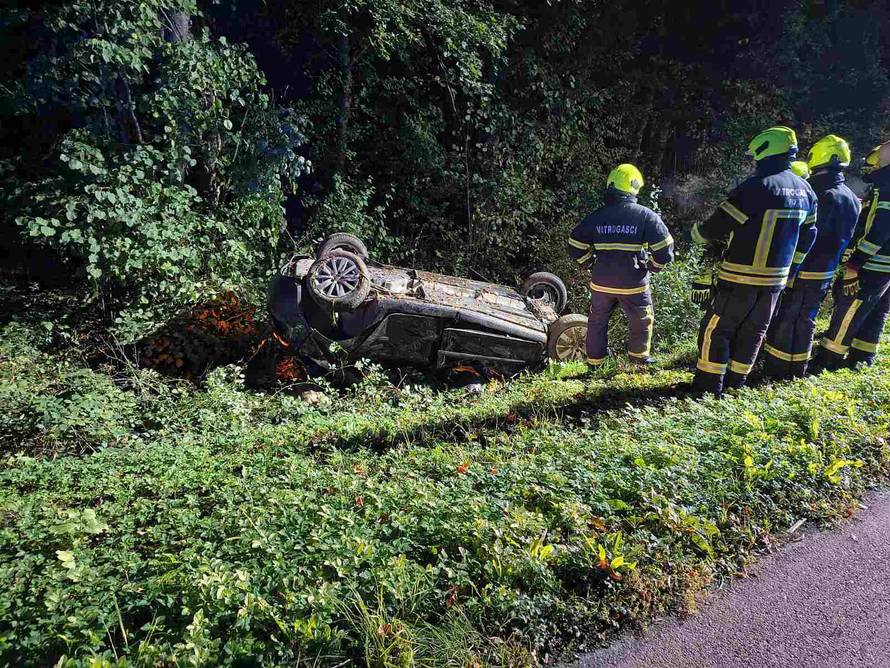UZNEMIRUJUĆE Tinejdžeri   u Slavoniji autom sletjeli u kanal