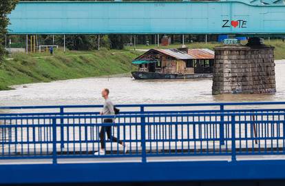 FOTO Sava se izlila iz korita u Zagrebu, Kupa raste i stvara nemile probleme u Karlovcu