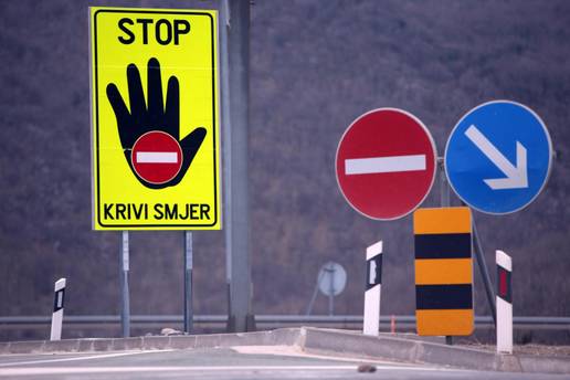 HAK upozorava: Automobil na A3 vozi u suprotnom smjeru!