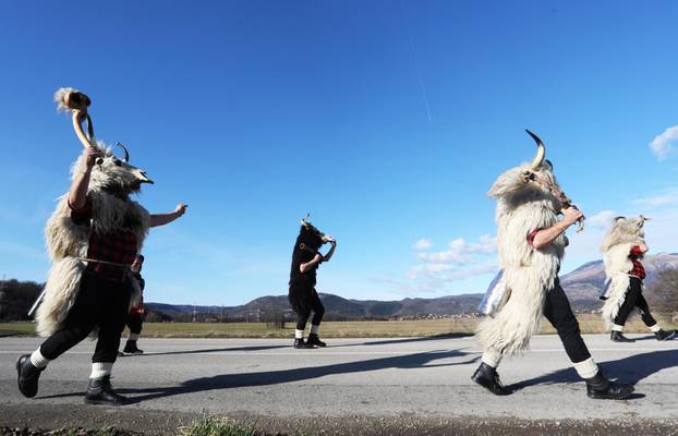 Grobnički dondolaši obilaze sela na Grobinštini.