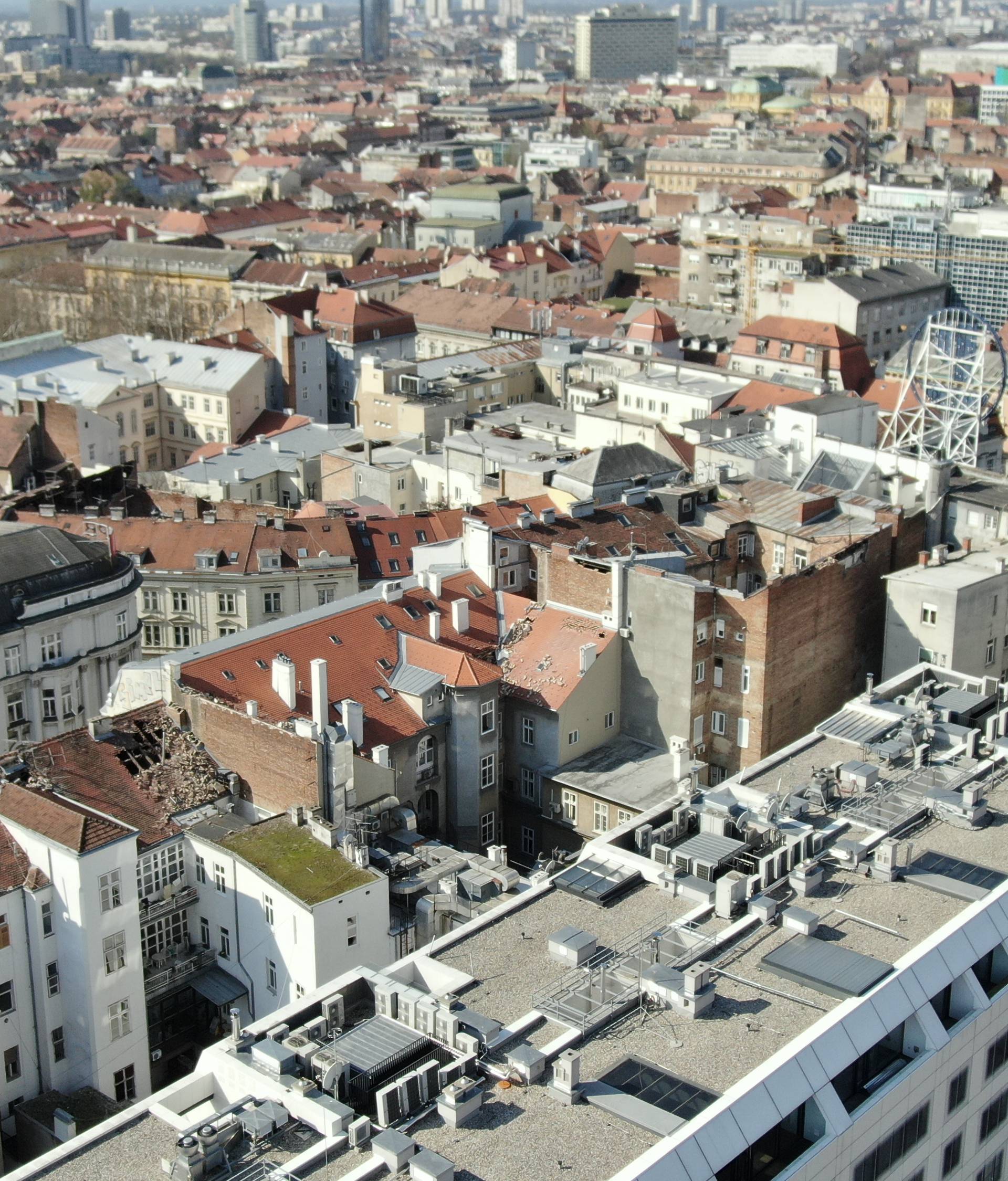 Snimke užasa: Ovo su razoreni krovovi zagrebačkih zgrada...