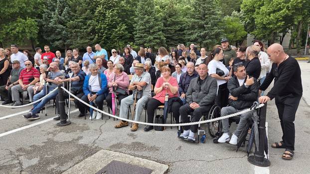 FOTO Suze i zagrljaji u Požegi: 900 novih ročnika položilo prisegu, među njima i 53 žene