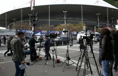 Uplašeni Nijemci prespavali su na stadionu Stade de France...