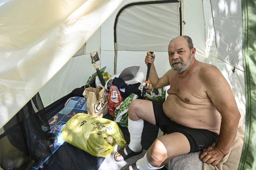 Ivan (63): Živim u šatoru na Bundeku; Ministarstvo: 'Poslali smo preporuku da dobije stan'
