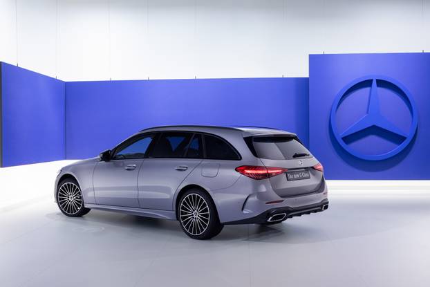 Vertraute Stärke auf einem neuen Niveau: Die neue Mercedes-Benz C Klasse bleibt sich treu – und wächst über sich hinausThe new Mercedes-Benz C-Class: Refined strength. Trusted continuity.
