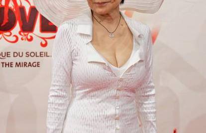 Yoko Ono luda je za Take Thatom i dolazi na koncert
