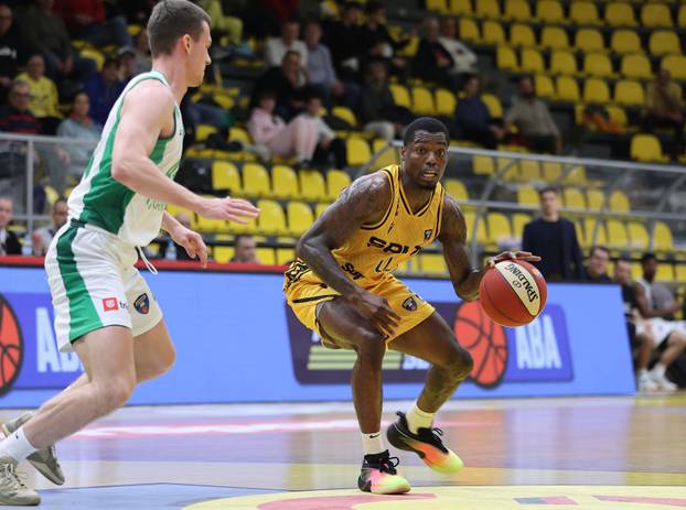 Split: Košarkaši igrali "našminkani" u znak podrške Međunarodnom danu borbe protiv nasilja nad ženama